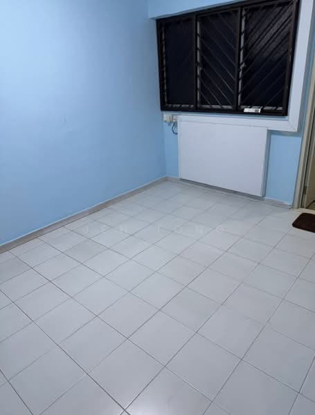 304 Hougang Avenue 5, 304 Hougang Avenue 5, 2 Bedrooms, 796 sqft, HDB Flat For Sale, by Jen Tong, 500173783 - Master Bedroom - PropertyGuru.com.sg