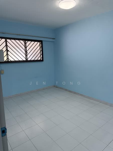304 Hougang Avenue 5, 304 Hougang Avenue 5, 2 Bedrooms, 796 sqft, HDB Flat For Sale, by Jen Tong, 500173783 - Common Bedroom - PropertyGuru.com.sg