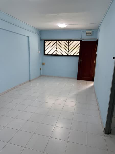304 Hougang Avenue 5, 304 Hougang Avenue 5, 2 Bedrooms, 796 sqft, HDB Flat For Sale, by Jen Tong, 500173783 - Living Room - PropertyGuru.com.sg