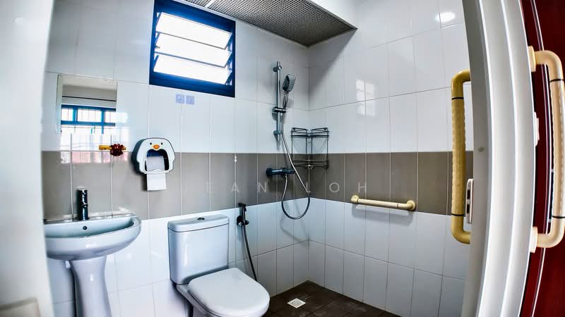 698A Jurong West Central 3, 698A Jurong West Central 3, 2 Bedrooms, 731 sqft, HDB Flat For Rent, by Jean Loh, 500173787 - Bathroom - PropertyGuru.com.sg