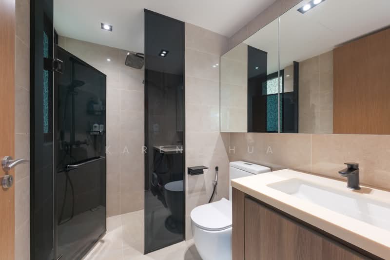Kingsford Waterbay, 68 Upper Serangoon View, 3 Bedrooms, 1,023 sqft, Condominium For Sale, by Karen Chua, 500173797 - Bathroom - PropertyGuru.com.sg
