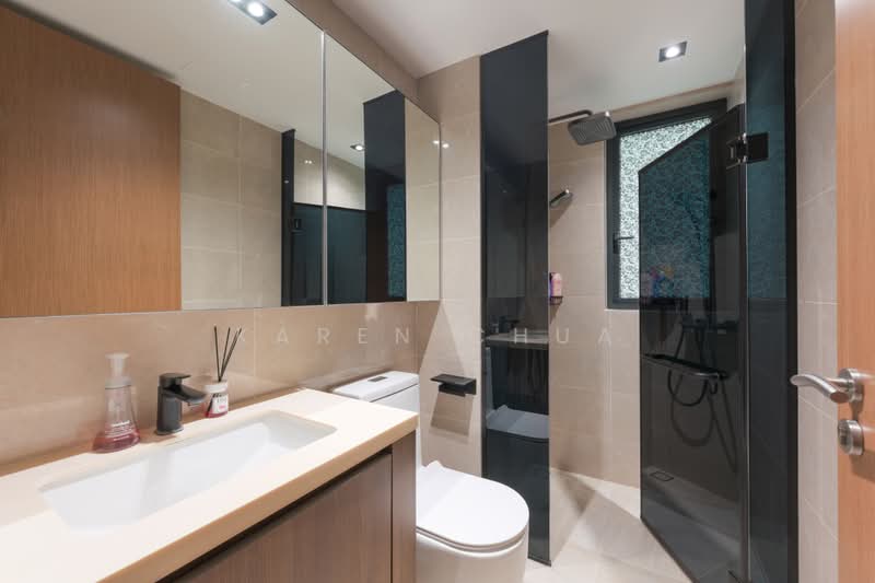 Kingsford Waterbay, 68 Upper Serangoon View, 3 Bedrooms, 1,023 sqft, Condominium For Sale, by Karen Chua, 500173797 - Bathroom - PropertyGuru.com.sg
