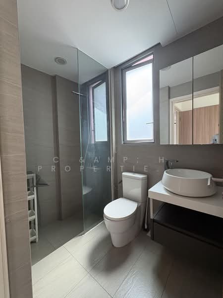 Canberra Residences, 501 Canberra Drive, 2 Bedrooms, 904 sqft, Condominium For Sale, by BETTY, 500173799 - Bathroom - PropertyGuru.com.sg