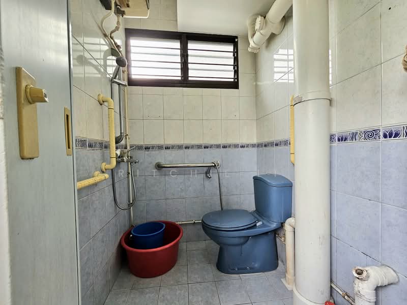 307 Clementi Avenue 4, 307 Clementi Avenue 4, 2 Bedrooms, 883 sqft, HDB Flat For Sale, by Ritchie Li, 500173819 - Bathroom - PropertyGuru.com.sg