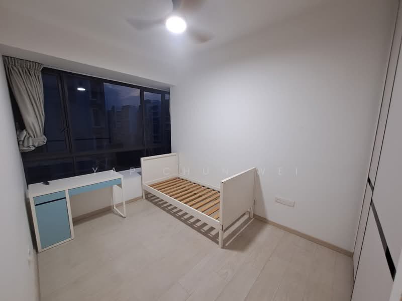 D'Nest, 135 Pasir Ris Grove, 3 Bedrooms, 936 sqft, Condominium For Rent, by Yap Chun Wei, 500173829 - Master Bedroom - PropertyGuru.com.sg