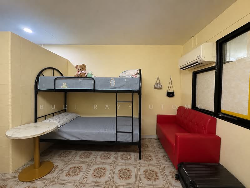 43A Lorong 20 Geylang, Lorong 20 Geylang, 4 Bedrooms, 1,162 sqft, Walk-up Apartment For Sale, by Budi Rayy Utomo, 500173855 - Bedroom - PropertyGuru.com.sg