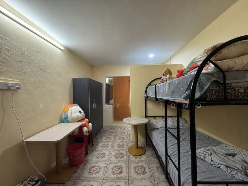 43A Lorong 20 Geylang, Lorong 20 Geylang, 4 Bedrooms, 1,162 sqft, Walk-up Apartment For Sale, by Budi Rayy Utomo, 500173855 - Bedroom - PropertyGuru.com.sg