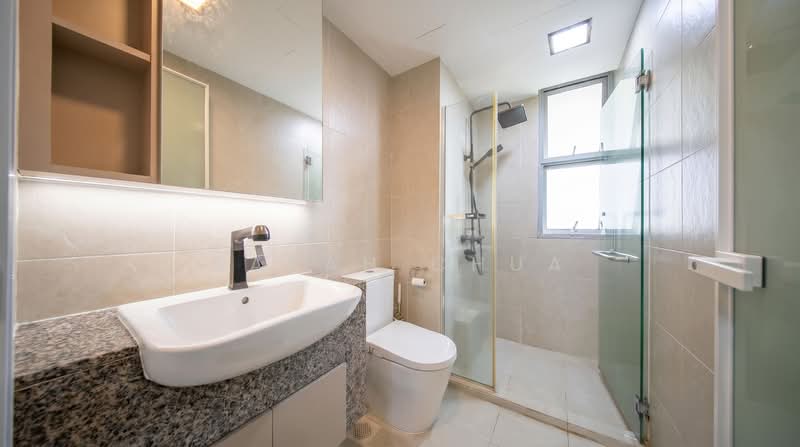 Lakeholmz, 82 Corporation Road, 3 Bedrooms, 1,313 sqft, Condominium For Sale, by Sarah Chua, 500173861 - Bathroom - PropertyGuru.com.sg