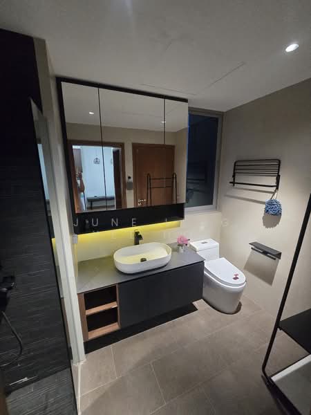 The Interweave, 21 Kim Keat Road, 2 Bedrooms, 689 sqft, Condominium For Rent, by June Leng Yee Hoe, 500173862 - Bathroom - PropertyGuru.com.sg