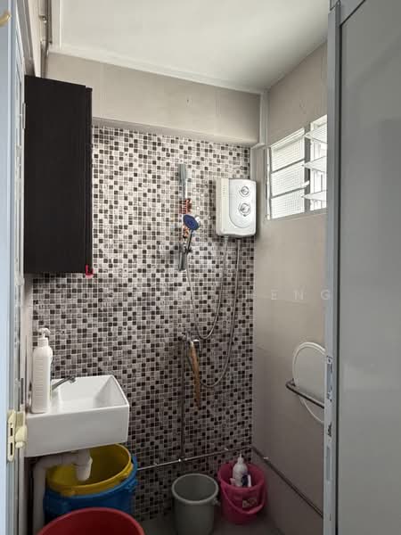 67 Marine Drive, 67 Marine Drive, 3 Bedrooms, 700 sqft, HDB Flat For Rent, by Justine Heng, 500173877 - Bathroom - PropertyGuru.com.sg