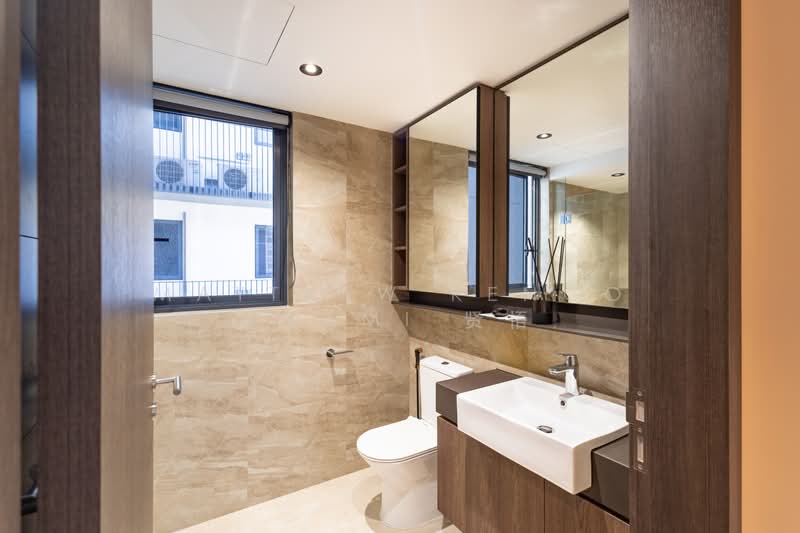 Within 1km of Holy Innocent & Newly Renovated, , 3 Bedrooms, 1,109 sqft, Condominium For Sale, by Matthew Kengo Iwami 贤悟, 500173881 - Bathroom - PropertyGuru.com.sg