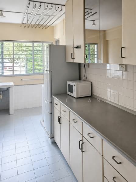 574 Ang Mo Kio Avenue 10, 574 Ang Mo Kio Avenue 10, 2 Bedrooms, 1,614 sqft, HDB Flat For Sale, by Annette Ang, 500173888 - Kitchen - PropertyGuru.com.sg