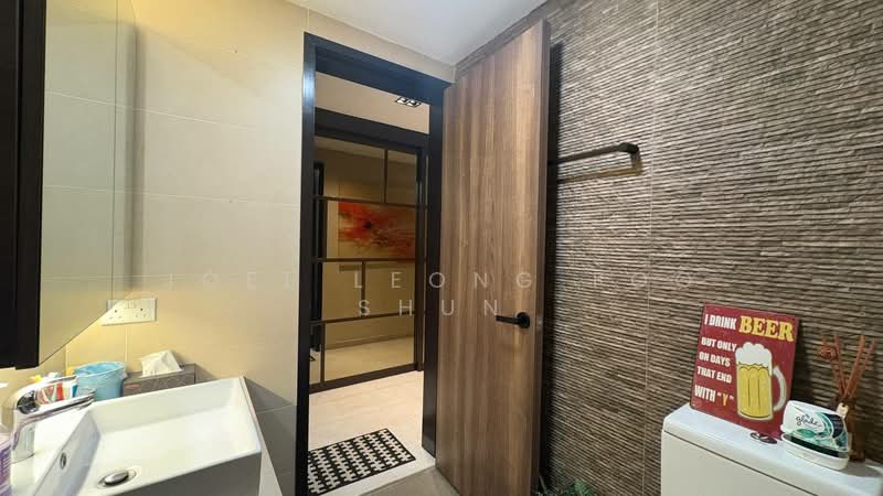 The Florida, 78 Hougang Avenue 7, 3 Bedrooms, 1,302 sqft, Condominium For Sale, by Joel Leong Foo Shun, 500173895 - Common Toilet - PropertyGuru.com.sg