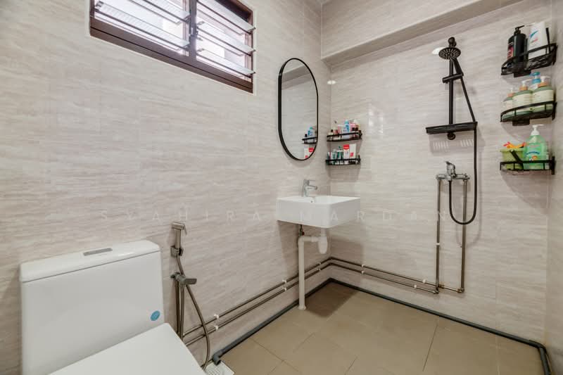 841 Woodlands Street 82, 841 Woodlands Street 82, 3 Bedrooms, 1,087 sqft, HDB Flat For Sale, by Syahira Mardan, 500173902 - Bathroom - PropertyGuru.com.sg