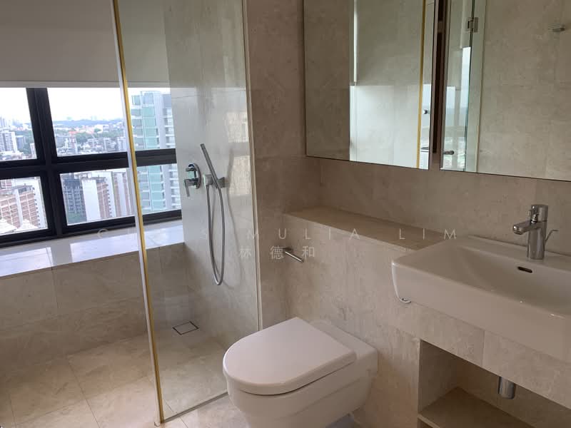 Trilight, 9 Newton Road, 2 Bedrooms, 1,195 sqft, Condominium For Sale, by Chris Mulia Lim 林德和, 500173910 - Bathroom - PropertyGuru.com.sg