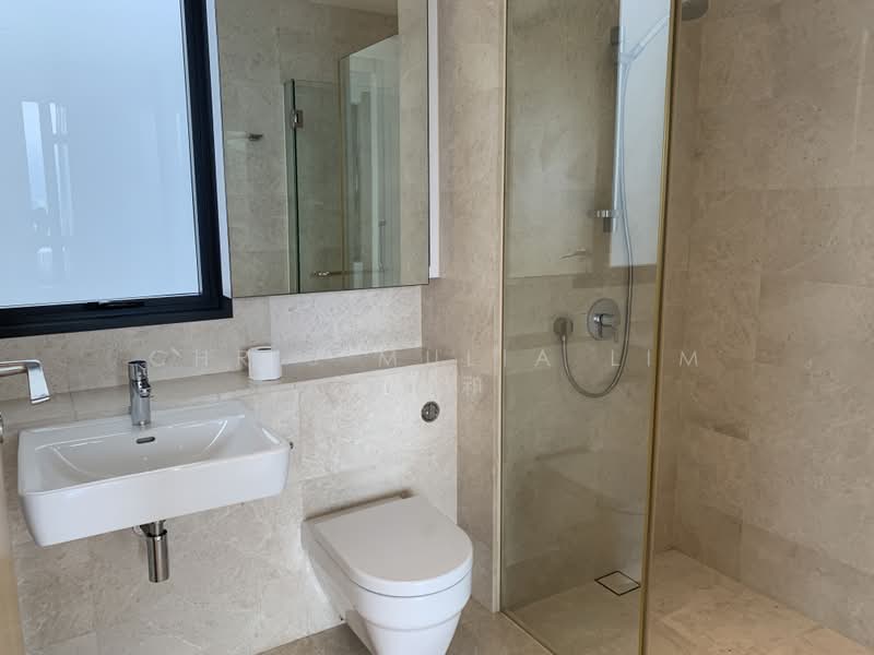Trilight, 9 Newton Road, 2 Bedrooms, 1,195 sqft, Condominium For Sale, by Chris Mulia Lim 林德和, 500173910 - Bathroom - PropertyGuru.com.sg