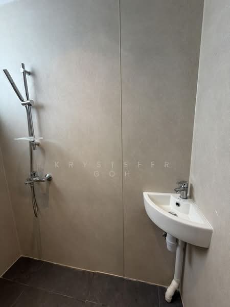 Parc Oasis, 39 Jurong East Avenue 1, 1 Bedroom, 340 sqft, Condominium For Rent, by Krystefer Goh, 500173975 - Bathroom - PropertyGuru.com.sg