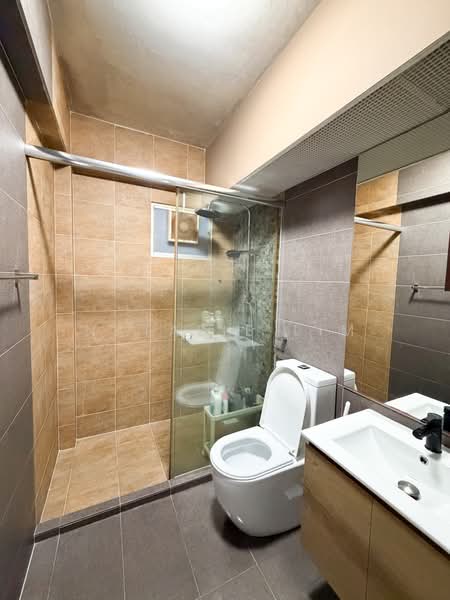 450A Sengkang West Way, 450A Sengkang West Way, 3 Bedrooms, 990 sqft, HDB Flat For Sale, by Natalie Lim, 500173977 - Bathroom - PropertyGuru.com.sg