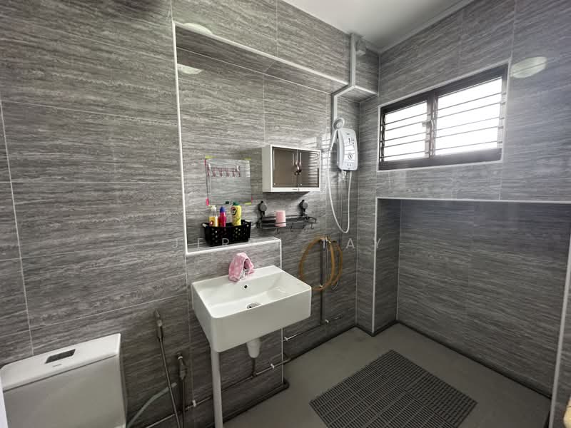 839 Woodlands Street 82, 839 Woodlands Street 82, 3 Bedrooms, 1,141 sqft, HDB Flat For Sale, by Jerry Tay, 500173987 - Master Bathroom - PropertyGuru.com.sg