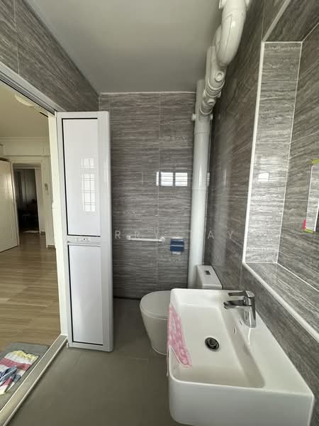 839 Woodlands Street 82, 839 Woodlands Street 82, 3 Bedrooms, 1,141 sqft, HDB Flat For Sale, by Jerry Tay, 500173987 - Master Bathroom - PropertyGuru.com.sg