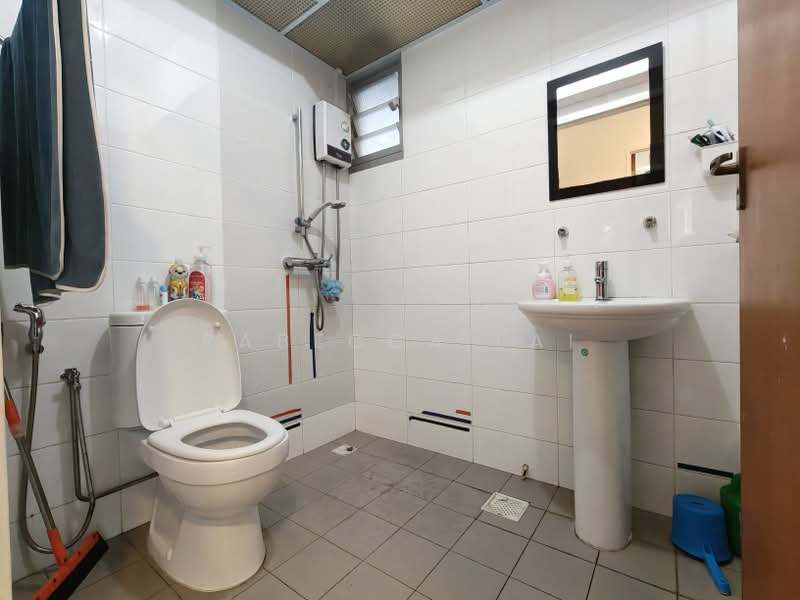 117A Jalan Tenteram, 117A Jalan Tenteram, 2 Bedrooms, 721 sqft, HDB Flat For Sale, by Rabecca Lai, 500173993 - Bathroom - PropertyGuru.com.sg