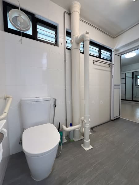 5 Telok Blangah Crescent, 5 Telok Blangah Crescent, 2 Bedrooms, 710 sqft, HDB Flat For Sale, by Wendy Tan, 500174005 - Bathroom - PropertyGuru.com.sg