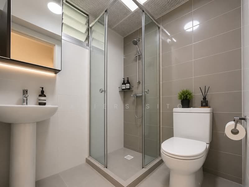 130B Lorong 1 Toa Payoh, 130B Lorong 1 Toa Payoh, 3 Bedrooms, 1,001 sqft, HDB Flat For Sale, by Javiers Sito, 500174008 - Bathroom - PropertyGuru.com.sg