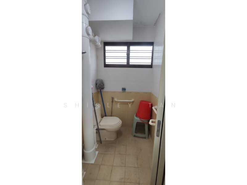 542 Ang Mo Kio Avenue 10, 542 Ang Mo Kio Avenue 10, 2 Bedrooms, 732 sqft, HDB Flat For Sale, by Shirley Tan, 500174026 - Bathroom - PropertyGuru.com.sg