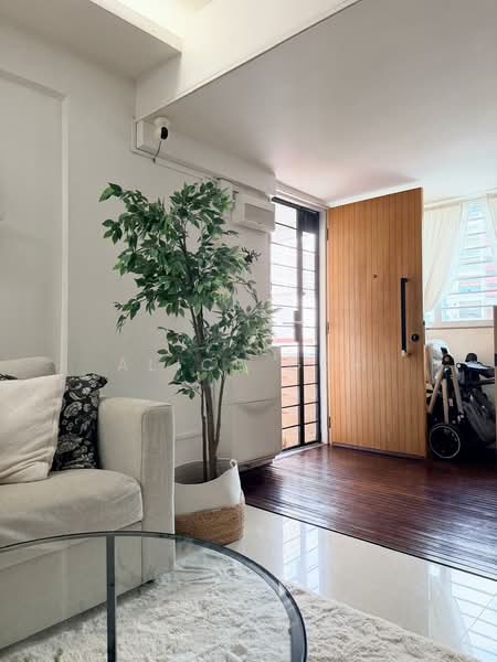 146 Bukit Batok West Avenue 6, 146 Bukit Batok West Avenue 6, 3 Bedrooms, 883 sqft, HDB Flat For Sale, by Alice Goh, 500174027 - Living Room - PropertyGuru.com.sg
