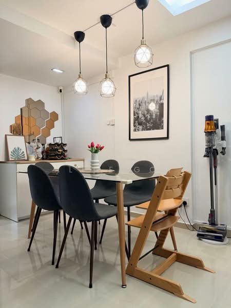 146 Bukit Batok West Avenue 6, 146 Bukit Batok West Avenue 6, 3 Bedrooms, 883 sqft, HDB Flat For Sale, by Alice Goh, 500174027 - Dining Room - PropertyGuru.com.sg