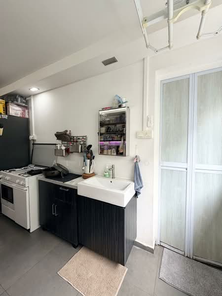 146 Bukit Batok West Avenue 6, 146 Bukit Batok West Avenue 6, 3 Bedrooms, 883 sqft, HDB Flat For Sale, by Alice Goh, 500174027 - Kitchen - PropertyGuru.com.sg
