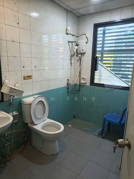Toh Guan Centre, 21 Toh Guan Road East, 1,100 sqft, Factory / Workshop (B2) For Rent, by Jem Yang, 500174028 - Bathroom - CommercialGuru.com.sg
