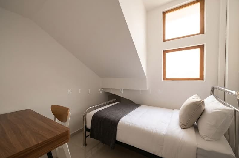 ⭐️Keris Estate⭐️ Walk to MRT ⭐️1,723 Sqft Home in D15 Established Landed Pocket, Tucked Within a Charming East Coast Landed Pocket. Away from main road., 5 Bedrooms, 2,900 sqft, Terraced House For Sale, by Kelvin Lim, 500174033 - Bedroom - PropertyGuru.com.sg