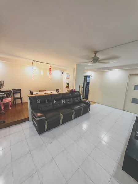 427 Choa Chu Kang Avenue 4, 427 Choa Chu Kang Avenue 4, 3 Bedrooms, 1,119 sqft, HDB Flat For Sale, by Glen Tay, 500174035 - Living Room - PropertyGuru.com.sg