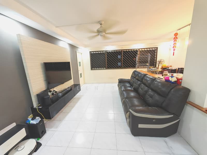 427 Choa Chu Kang Avenue 4, 427 Choa Chu Kang Avenue 4, 3 Bedrooms, 1,119 sqft, HDB Flat For Sale, by Glen Tay, 500174035 - Living Room - PropertyGuru.com.sg