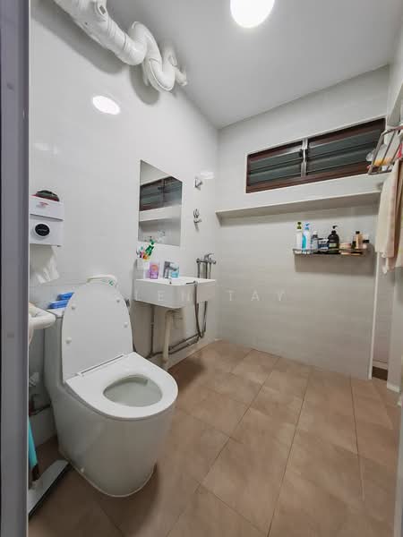 427 Choa Chu Kang Avenue 4, 427 Choa Chu Kang Avenue 4, 3 Bedrooms, 1,119 sqft, HDB Flat For Sale, by Glen Tay, 500174035 - Bathroom - PropertyGuru.com.sg