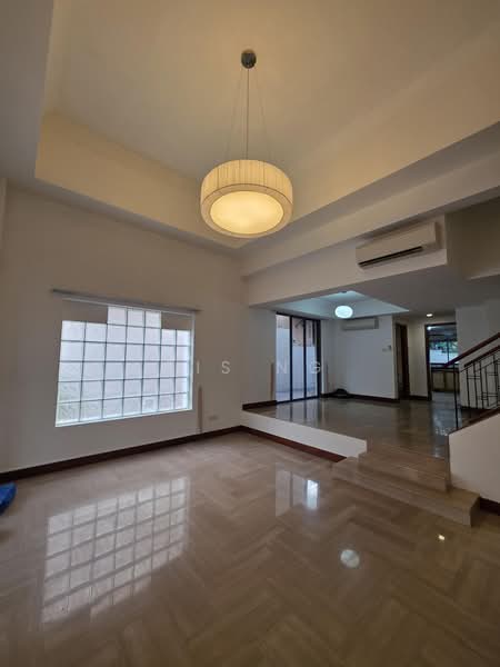 Banyan Villas, Lentor Plain, 5 Bedrooms, 3,300 sqft, Terraced House For Rent, by Ris Ng, 500174038 - Living Room - PropertyGuru.com.sg