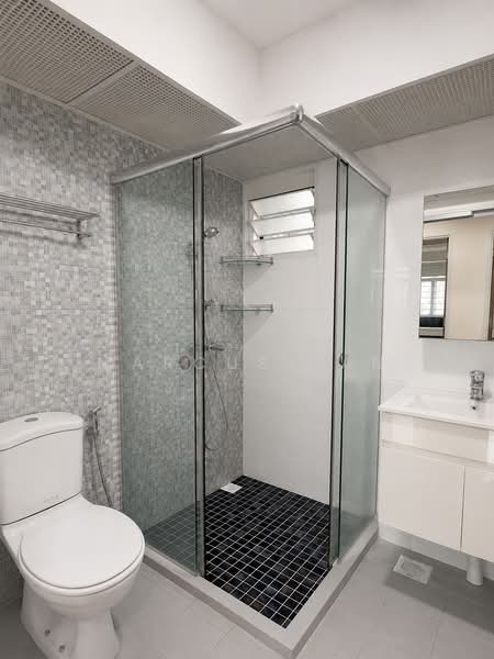 662D Edgedale Plains, 662D Edgedale Plains, 3 Bedrooms, 1,206 sqft, HDB Flat For Sale, by Marcus Tan, 500174043 - Bathroom - PropertyGuru.com.sg