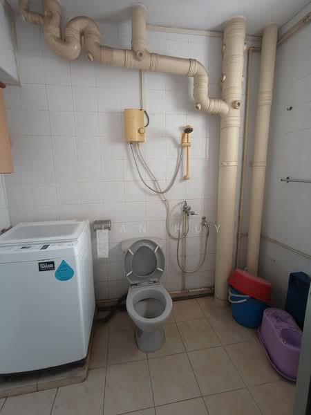 62 Lorong 4 Toa Payoh, 62 Lorong 4 Toa Payoh, Room Rental, 200 sqft, HDB Flat For Rent, by Alan Huy, 500174057 - Bathroom - PropertyGuru.com.sg