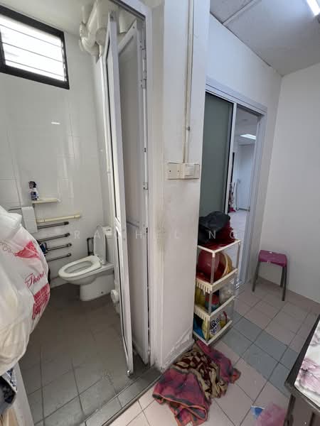 Geylang east hdb shop, Aljunied avenue 2, Eunos / Geylang / Paya Lebar, 380 sqft, Shop / Shophouse For Rent, by Rachel ng, 500174058 - Bathroom - CommercialGuru.com.sg