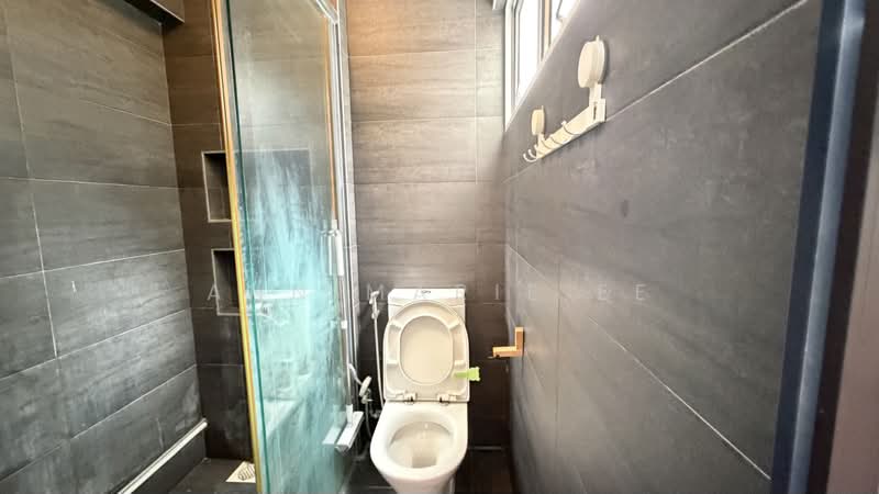 311 Shunfu Road, 311 Shunfu Road, 2 Bedrooms, 1,022 sqft, HDB Flat For Rent, by Ann Marie Ee, 500174063 - Bathroom - PropertyGuru.com.sg