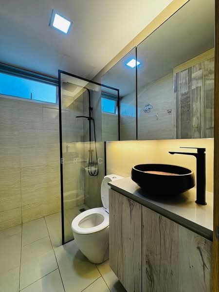 Waterview, 91 Tampines Avenue 1, 2 Bedrooms, 926 sqft, Condominium For Sale, by Eric Lim, 500174072 - Bathroom - PropertyGuru.com.sg
