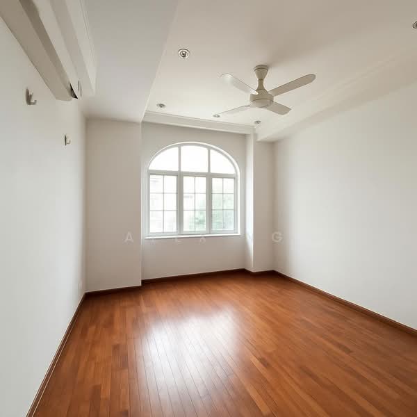 1km Maris Stella, Near Mrt, 3sty, Gd Layout, Gd Wind Flow. No Spilt Level, Serangoon Estate, Bartley Estate, 5 Bedrooms, 2,600 sqft, Terraced House For Sale, by Alex Ng, 500174078 - Interior - PropertyGuru.com.sg