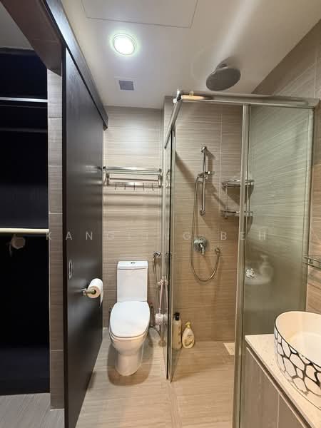 Guillemard Suites, 213 Guillemard Road, 2 Bedrooms, 721 sqft, Apartment For Sale, by KangLing Beh, 500174098 - Bathroom - PropertyGuru.com.sg