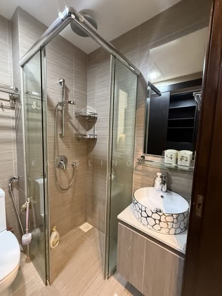 Guillemard Suites, 213 Guillemard Road, 2 Bedrooms, 721 sqft, Apartment For Sale, by KangLing Beh, 500174098 - Bathroom - PropertyGuru.com.sg