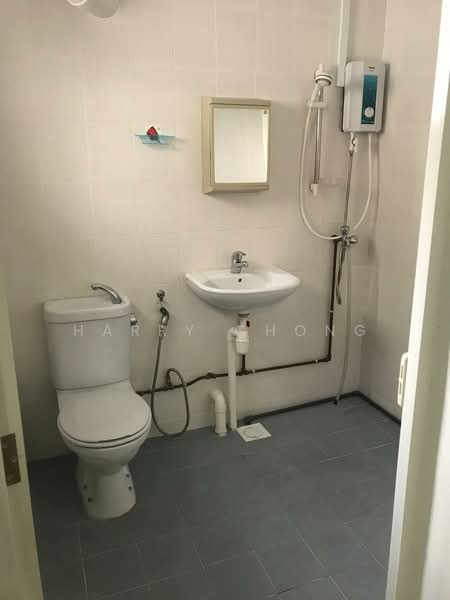 115 Pending Road, 115 Pending Road, 2 Bedrooms, 786 sqft, HDB Flat For Sale, by Harry Chong, 500174101 - Bathroom - PropertyGuru.com.sg
