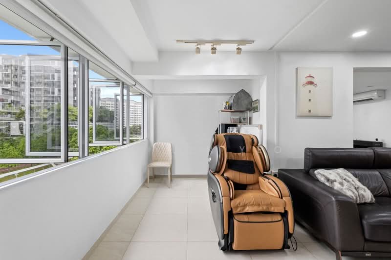 665 Yishun Avenue 4, 665 Yishun Avenue 4, 4 Bedrooms, 1,765 sqft, HDB Flat For Sale, by Marylyn Yeo, 500174120 - Living Room - PropertyGuru.com.sg