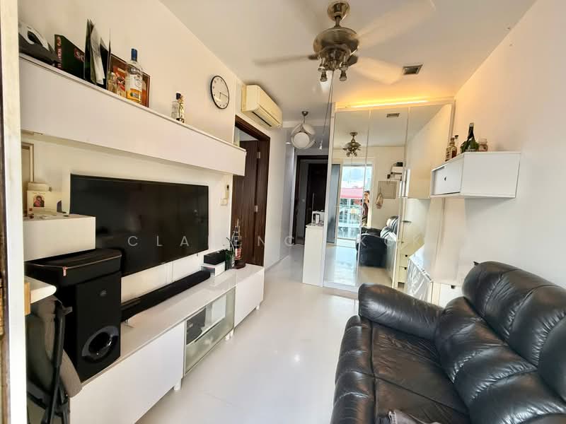 Suites @ Topaz, 3 Topaz Road, 1 Bedroom, 420 sqft, Condominium For Sale, by Clarence Kok, 500174122 - Living Room - PropertyGuru.com.sg