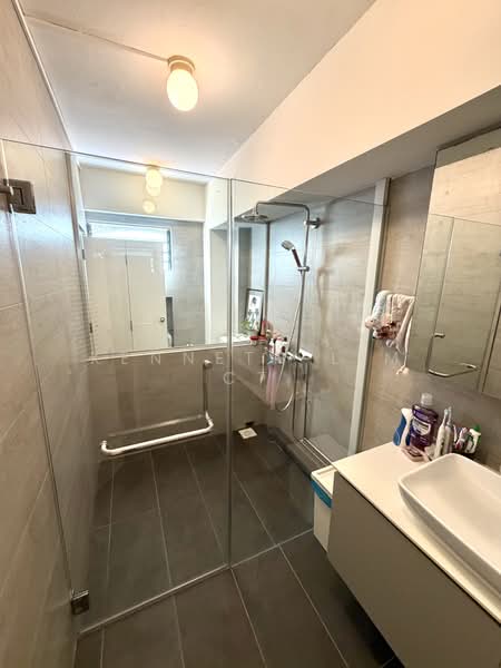 239 Pasir Ris Street 21, 239 Pasir Ris Street 21, 3 Bedrooms, 1,571 sqft, HDB Flat For Rent, by Kenneth Lim CT, 500174123 - Bathroom - PropertyGuru.com.sg