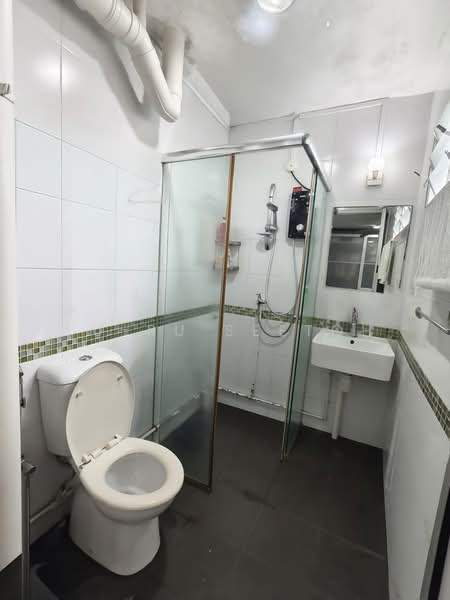 347 Ubi Avenue 1, 347 Ubi Avenue 1, 3 Bedrooms, 1,119 sqft, HDB Flat For Sale, by Yu-ru Seetoh, 500174126 - Bathroom - PropertyGuru.com.sg